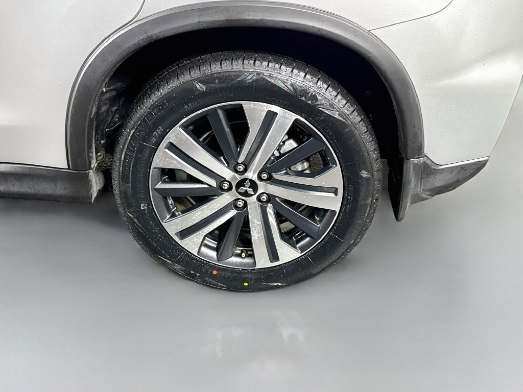 Used 2025 Alloy Silver Metallic Mitsubishi ES image 32