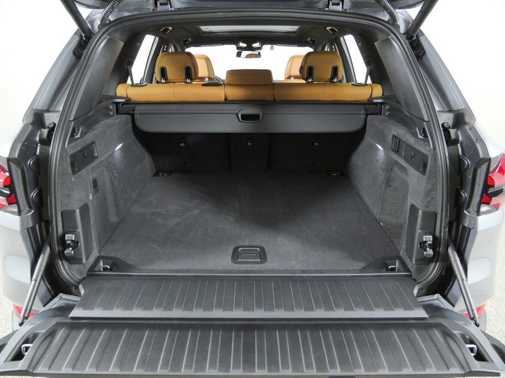 New 2026 Skyscraper Grey Metallic BMW xDrive40i image 28