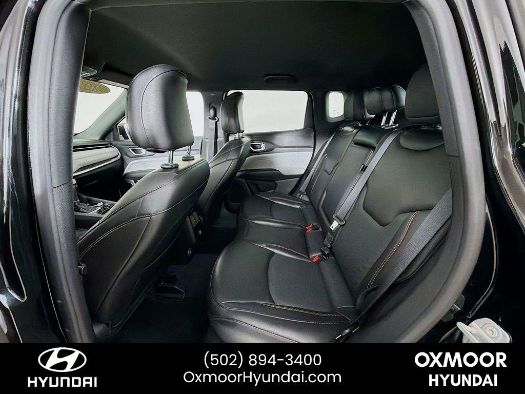 Used 2023 Diamond Black Crystal Pearlcoat Jeep Latitude Lux image 23