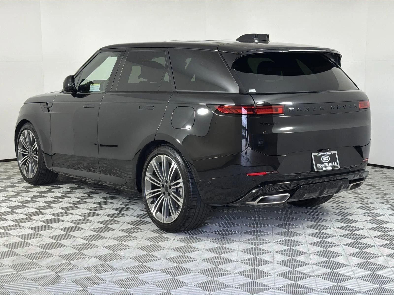 New 2026 Santorini Black Land Rover Dynamic SE image 3