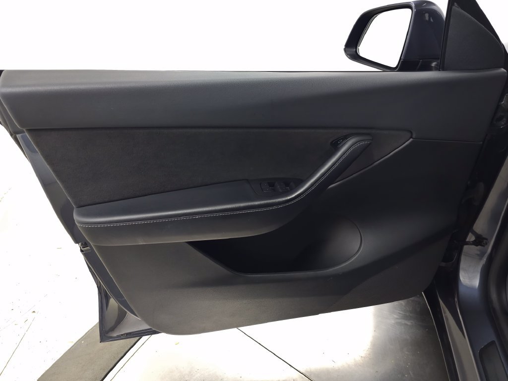 Used 2022 Midnight Silver Metallic Tesla Long Range image 12