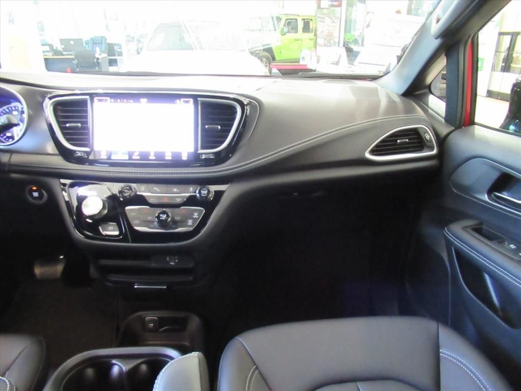2026 Chrysler Pacifica Select - Photo 12