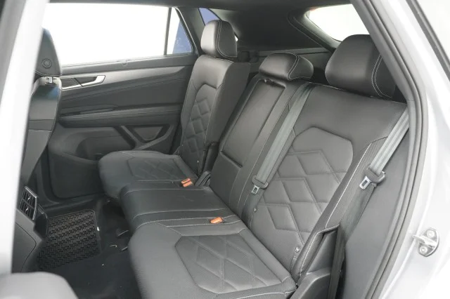 2025 Volkswagen Atlas Cross Sport SE w/Tech - Photo 21
