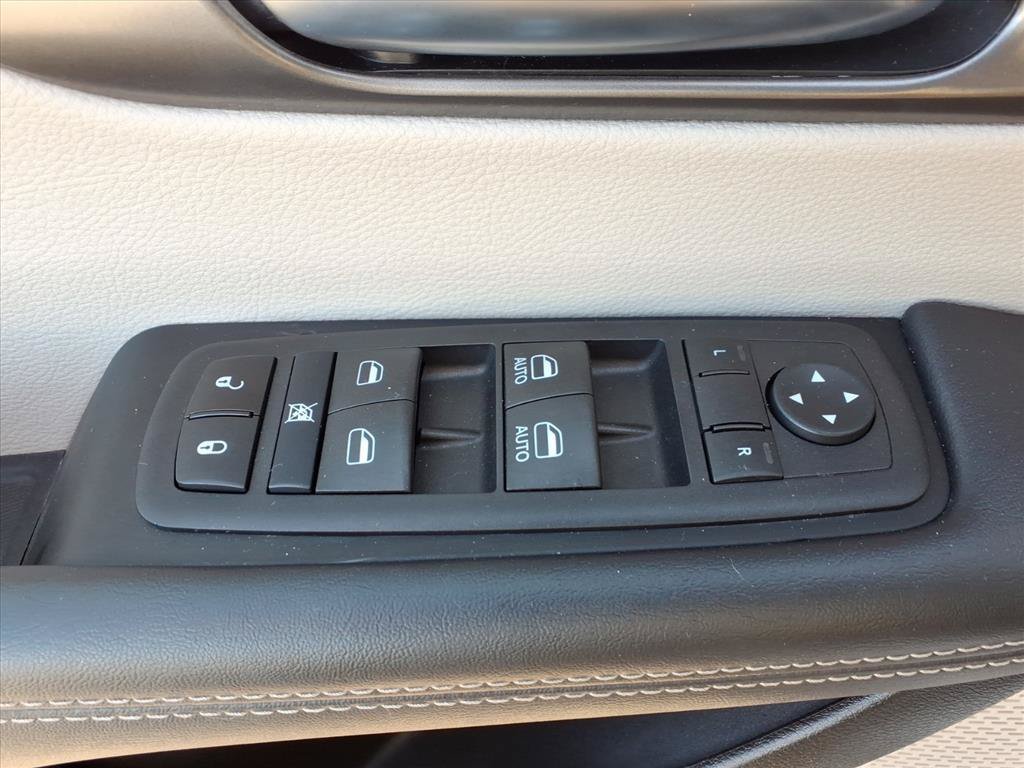Used 2024 White Chrysler Touring L image 19