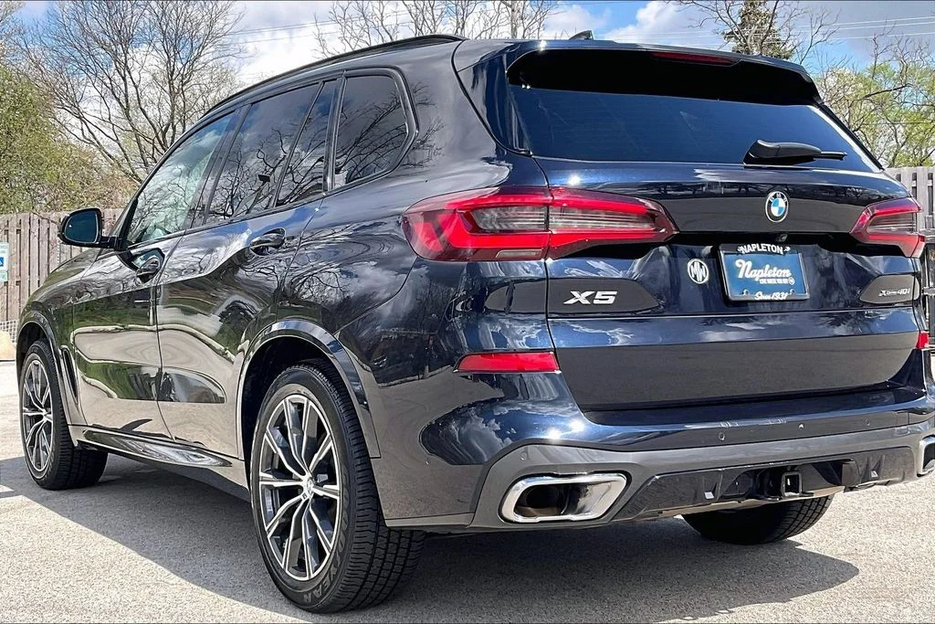 Used 2021 Black BMW xDrive40i image 11