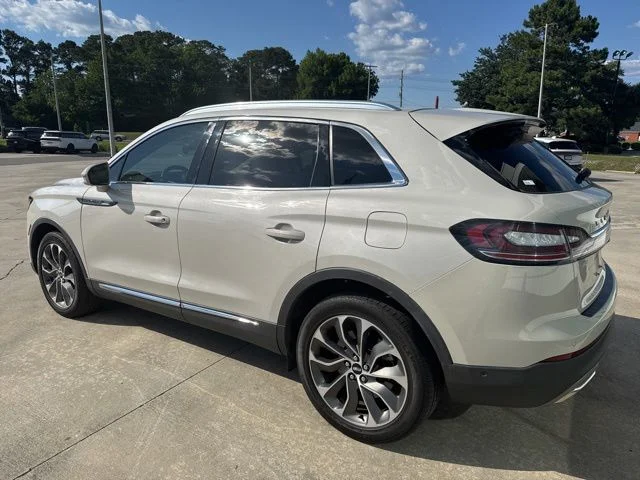 Used 2023 White Lincoln Reserve image 2