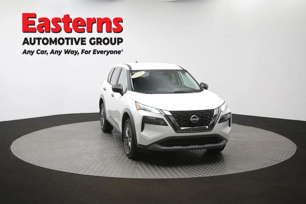Used 2023 White Nissan S image 46