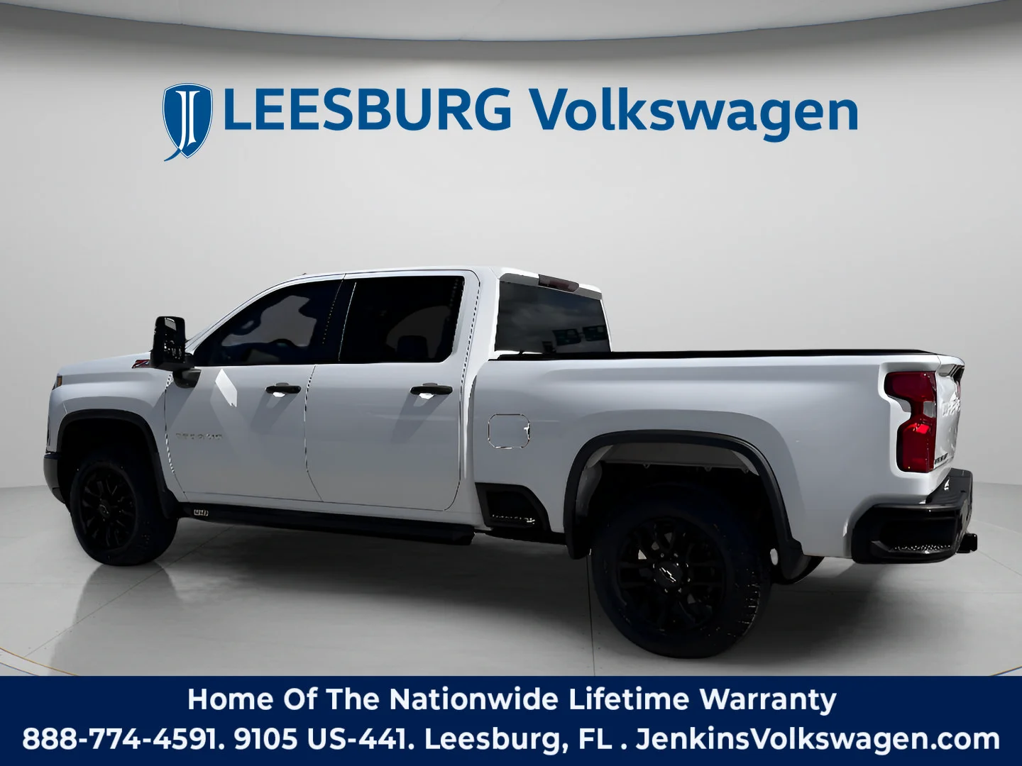 Used 2025 Summit White Chevrolet Custom image 8