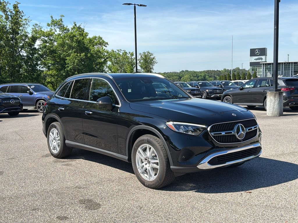 2025 Mercedes-Benz GLC GLC 300's photo