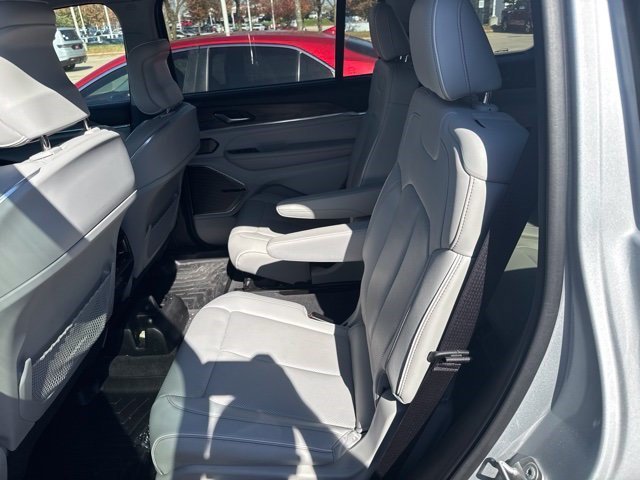 Used 2021 Silver Zynith Jeep Overland image 5