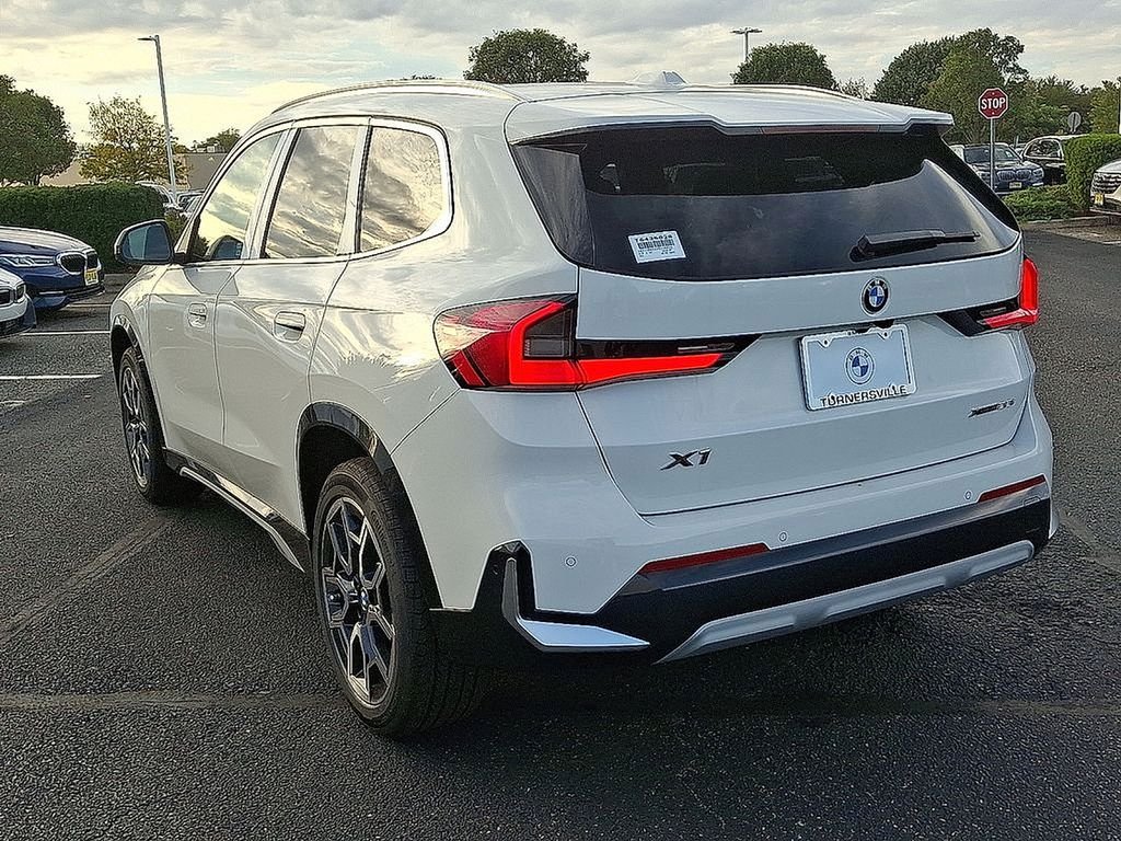 Used 2026 Alpine White BMW xDrive28i image 3