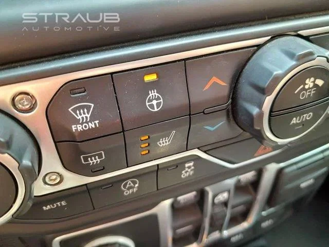 Used 2018 Punkn Metallic Clearcoat Jeep Sahara image 25