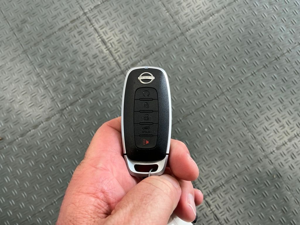 Used 2023 Gold Nissan Platinum image 40