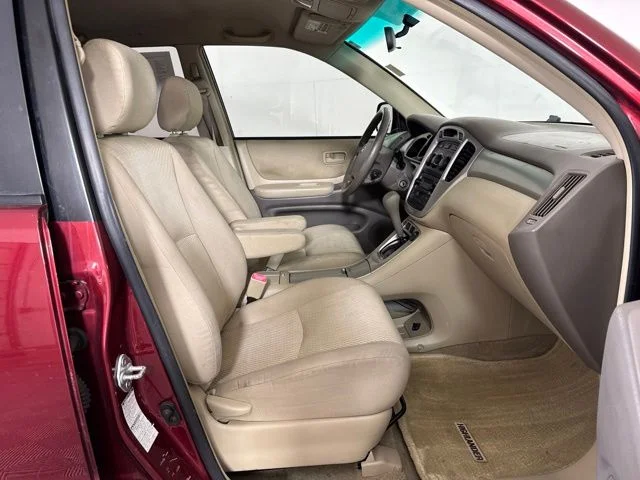Used 2004 Red Toyota Base image 4