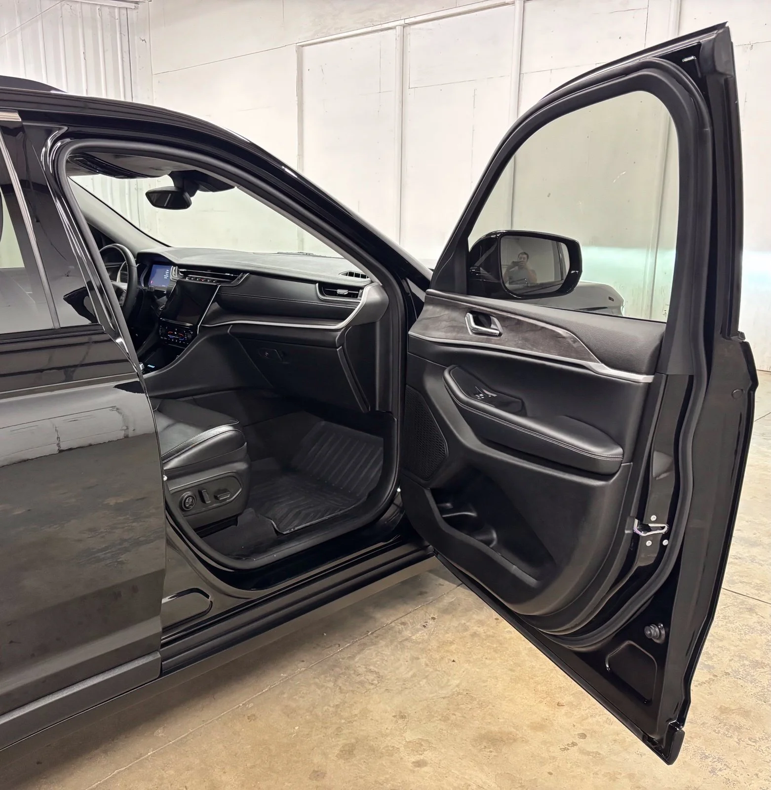 Used 2023 Black Jeep Limited image 17