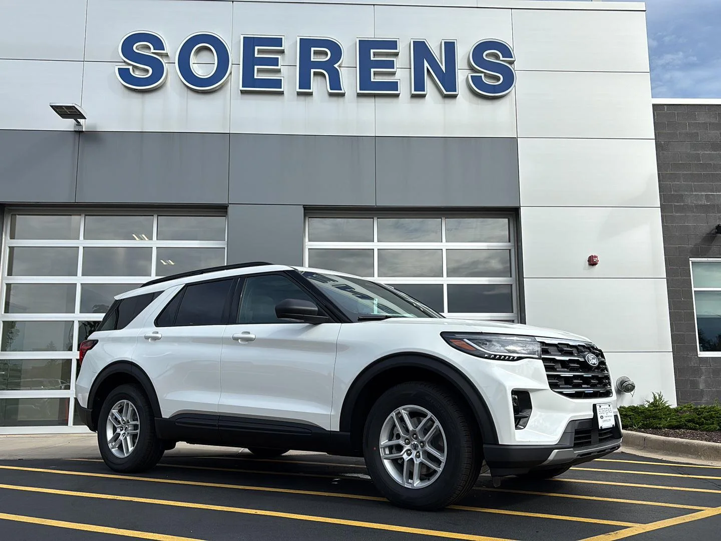 New 2027 Star White Metallic Tri-Coat Ford Active image 1