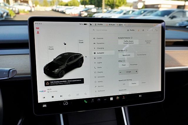 Used 2020  Tesla Long Range image 27