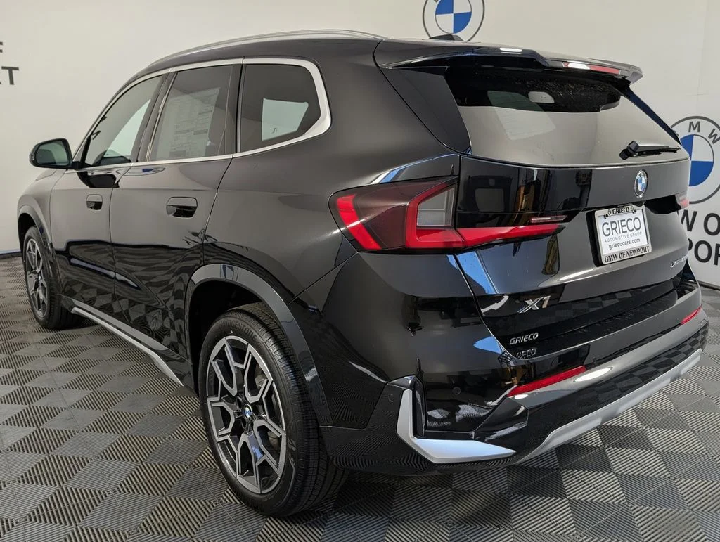 New 2026 Black Sapphire Metallic BMW xDrive28i image 8