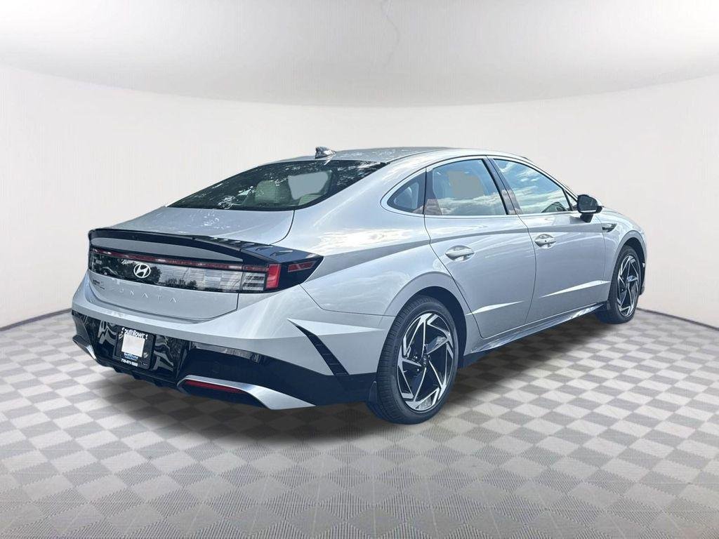 New 2026 Silver Hyundai SEL Sport image 5