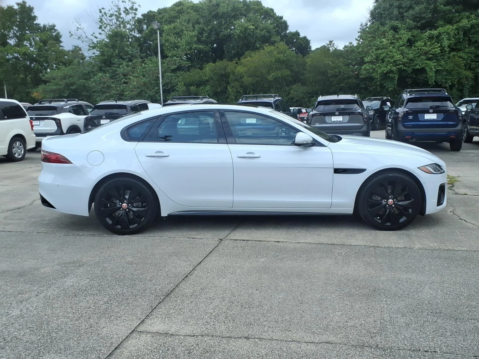 Used 2021 Yulong White Metallic Jaguar R-Dynamic SE image 6