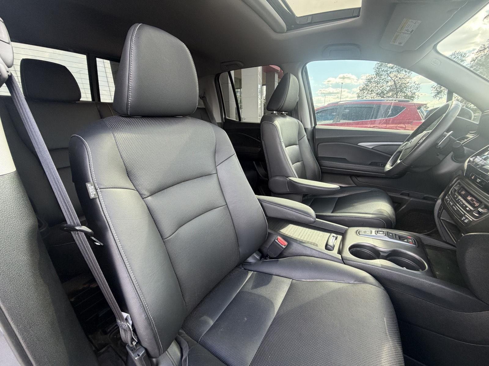Used 2023 Lunar Silver Metallic Honda RTL image 20