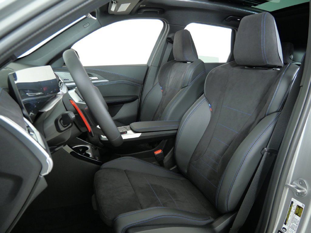 New 2027 Space Silver Metallic BMW M35i image 33