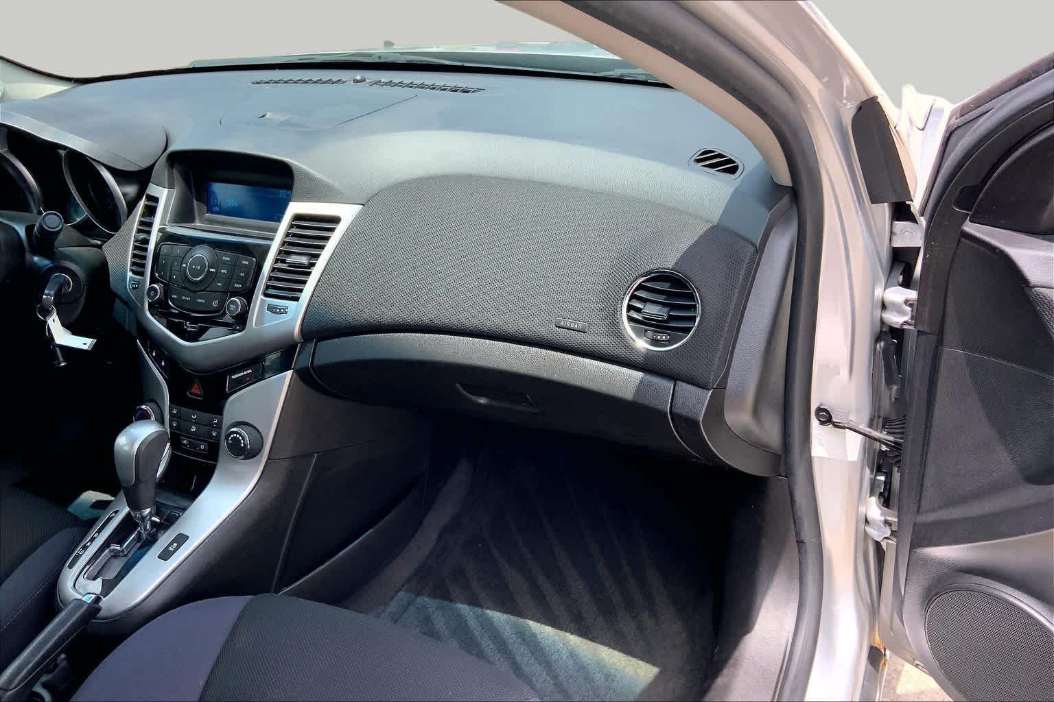 Used 2013 Silver Ice Metallic Chevrolet LT image 18