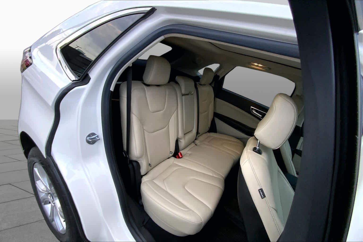 Used 2022 Star White Metallic Tri-Coat Ford Titanium image 19