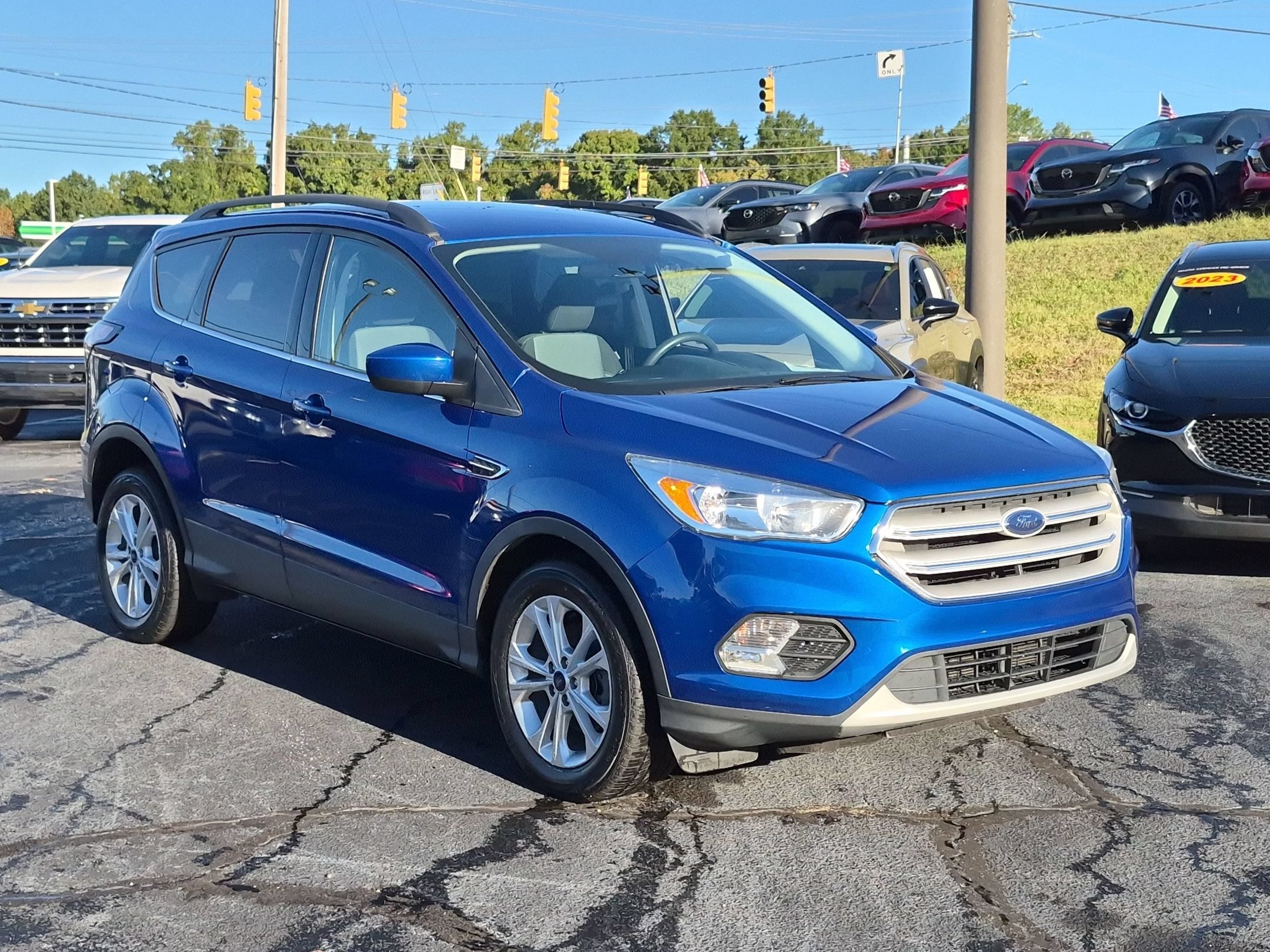 Used 2018 Lightning Blue Metallic Ford SE image 7