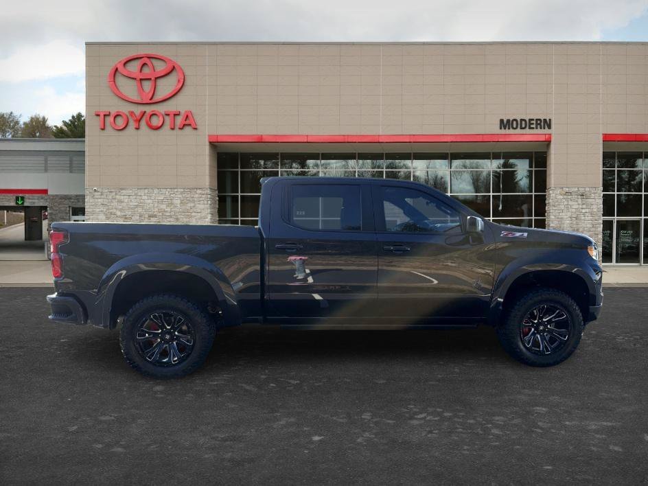 Used 2024 Sterling Gray Metallic Chevrolet High Country image 4