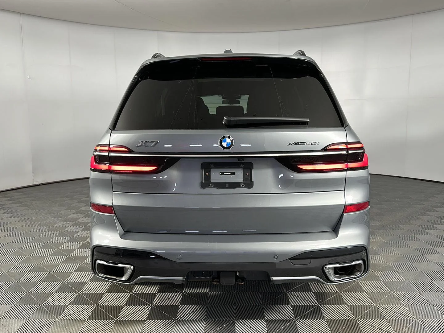 Used 2024 Skyscraper Grey Metallic BMW xDrive40i image 25