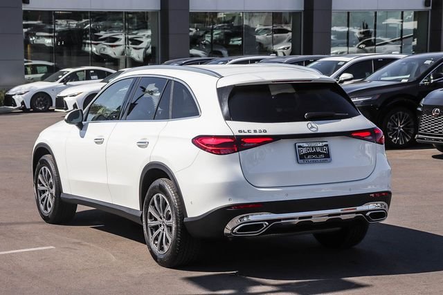 Used 2025  Mercedes-Benz GLC 300 image 4
