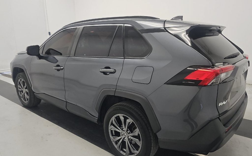 Used 2022 Gray Toyota XLE Premium image 4