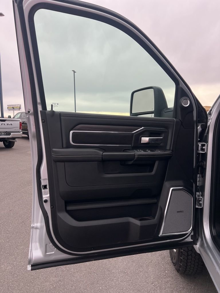 2026 RAM 3500 Chassis Big Horn - Photo 13