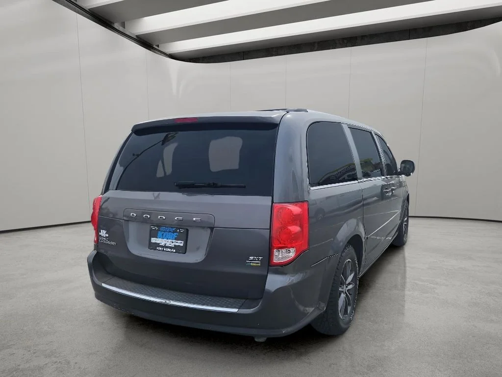Used 2017 Granite Pearlcoat Dodge SXT image 6