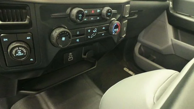 Used 2025 Oxford White Ford XL image 17