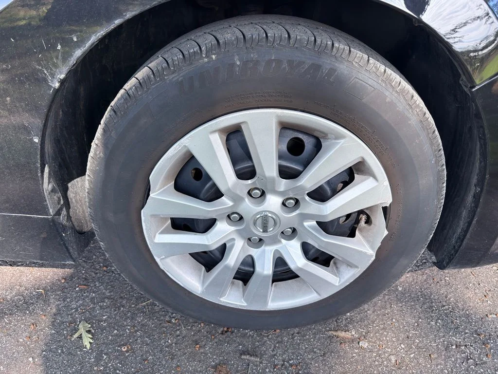 Used 2016 Black Nissan 2.5 S image 5