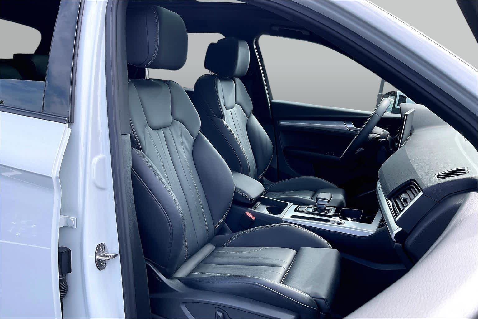Used 2025 Glacier White Metallic Audi S line Premium image 8