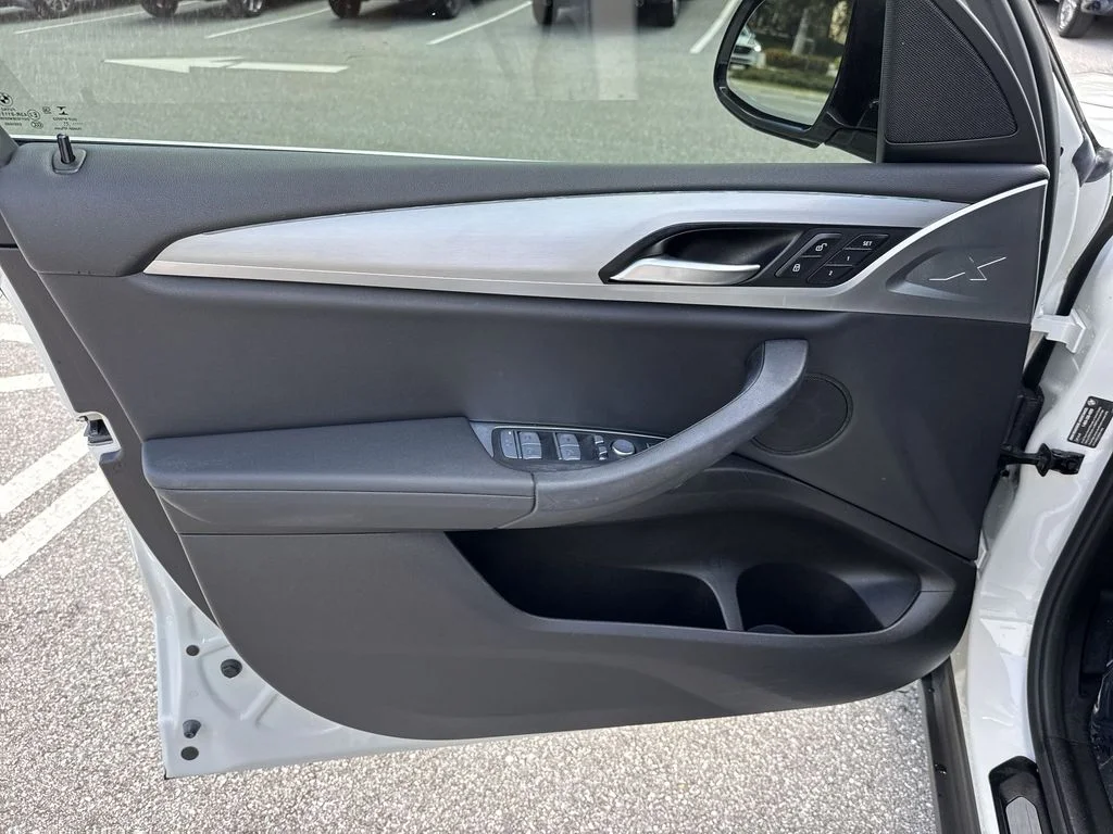 Used 2021 Alpine White BMW sDrive30i image 39