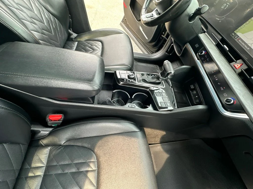 Used 2023 Black Kia X-Line image 35