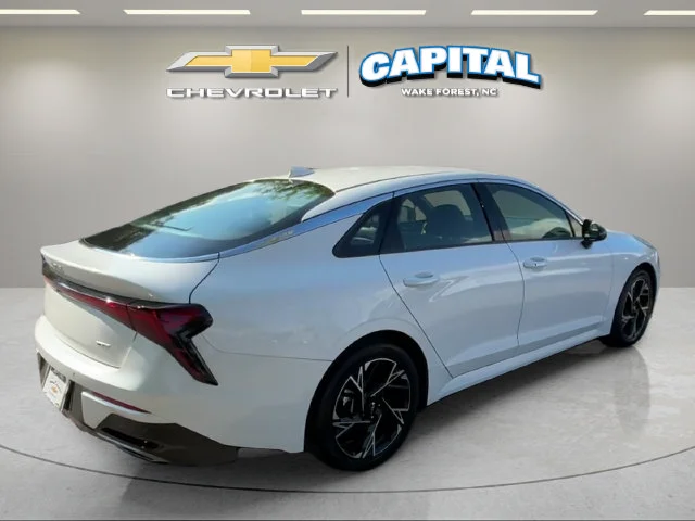 Used 2025 White Kia GT-Line image 5