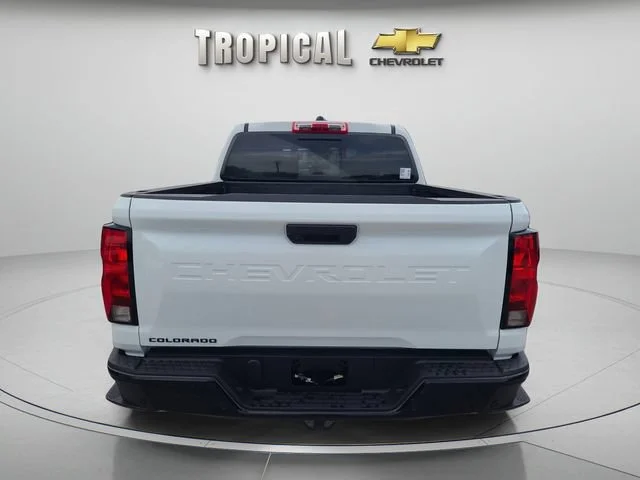 New 2026 Summit White Chevrolet WT image 4