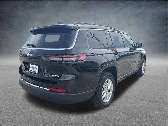 New 2026 Diamond Black Crystal Pearl-Coat Exterior Paint Jeep Laredo X image 8