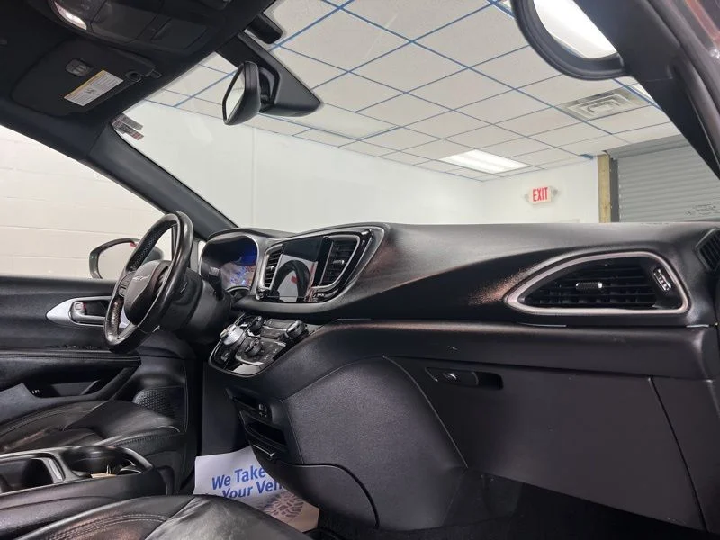 Used 2020 Gray Chrysler Touring L image 13