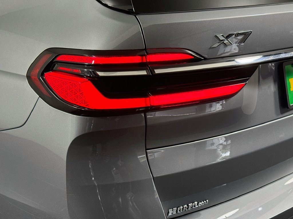 Used 2026 Skyscraper Gray Metallic BMW xDrive40i image 32