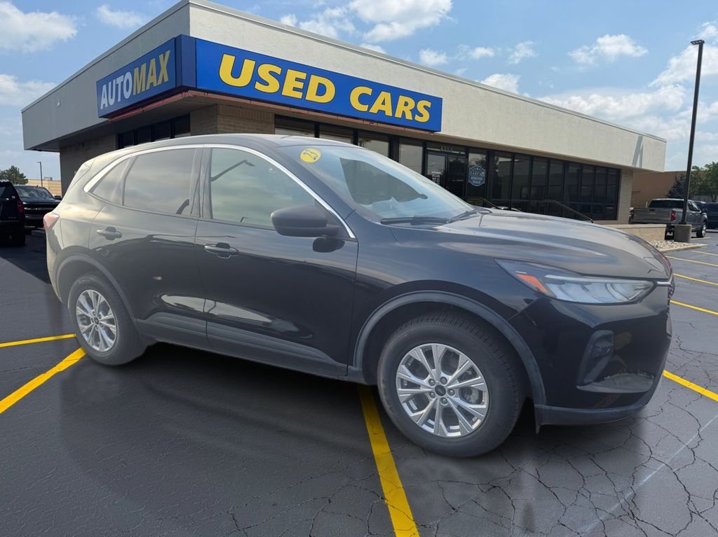 Used 2023 Black Metallic Ford Active image 4