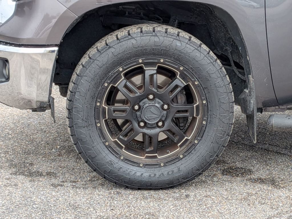 Used 2017 Gray Toyota SR5 image 11