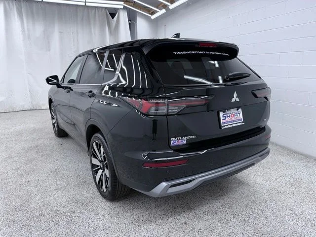 New 2026 Black Mitsubishi SE image 4