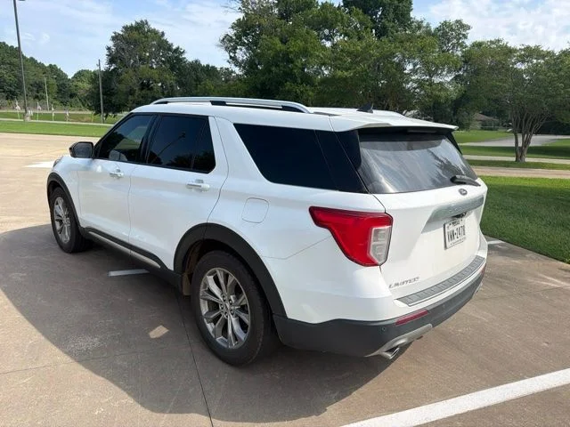 Used 2022 White Ford Limited image 5