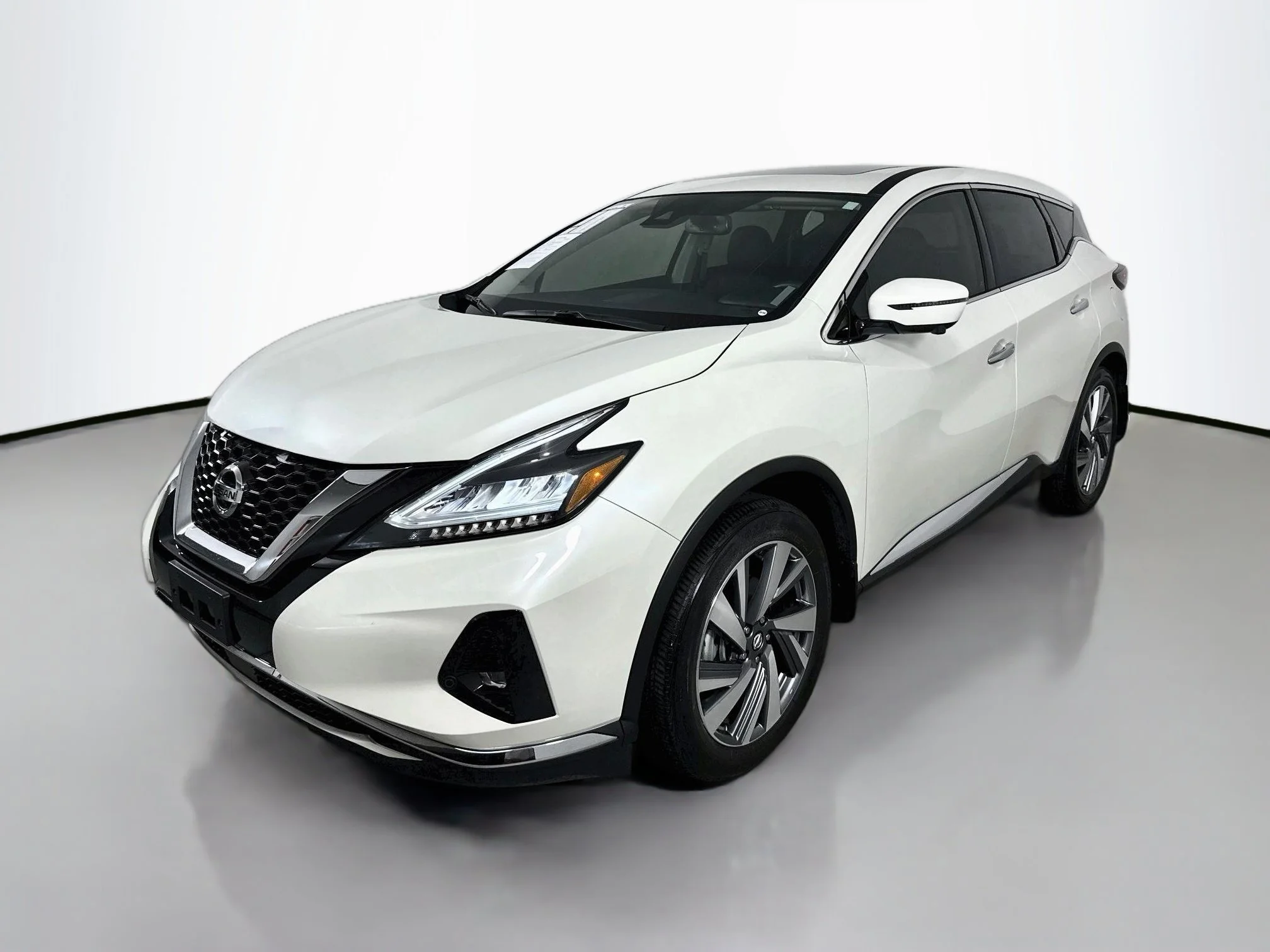 Used 2021 Pearl White Tricoat Nissan SL image 3